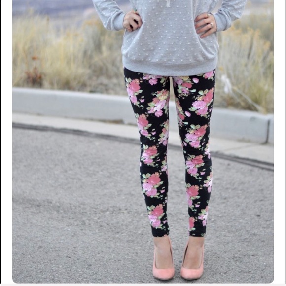 ✨LAST ONE ✨Roses floral leggings - Picture 8 of 8